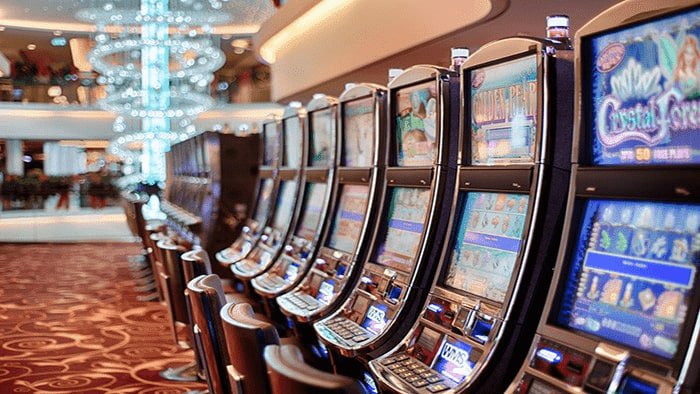 Antarmuka taruhan permainan kartu langsung bom jitu dengan opsi Blackjack, Baccarat, dan Dragon Tiger